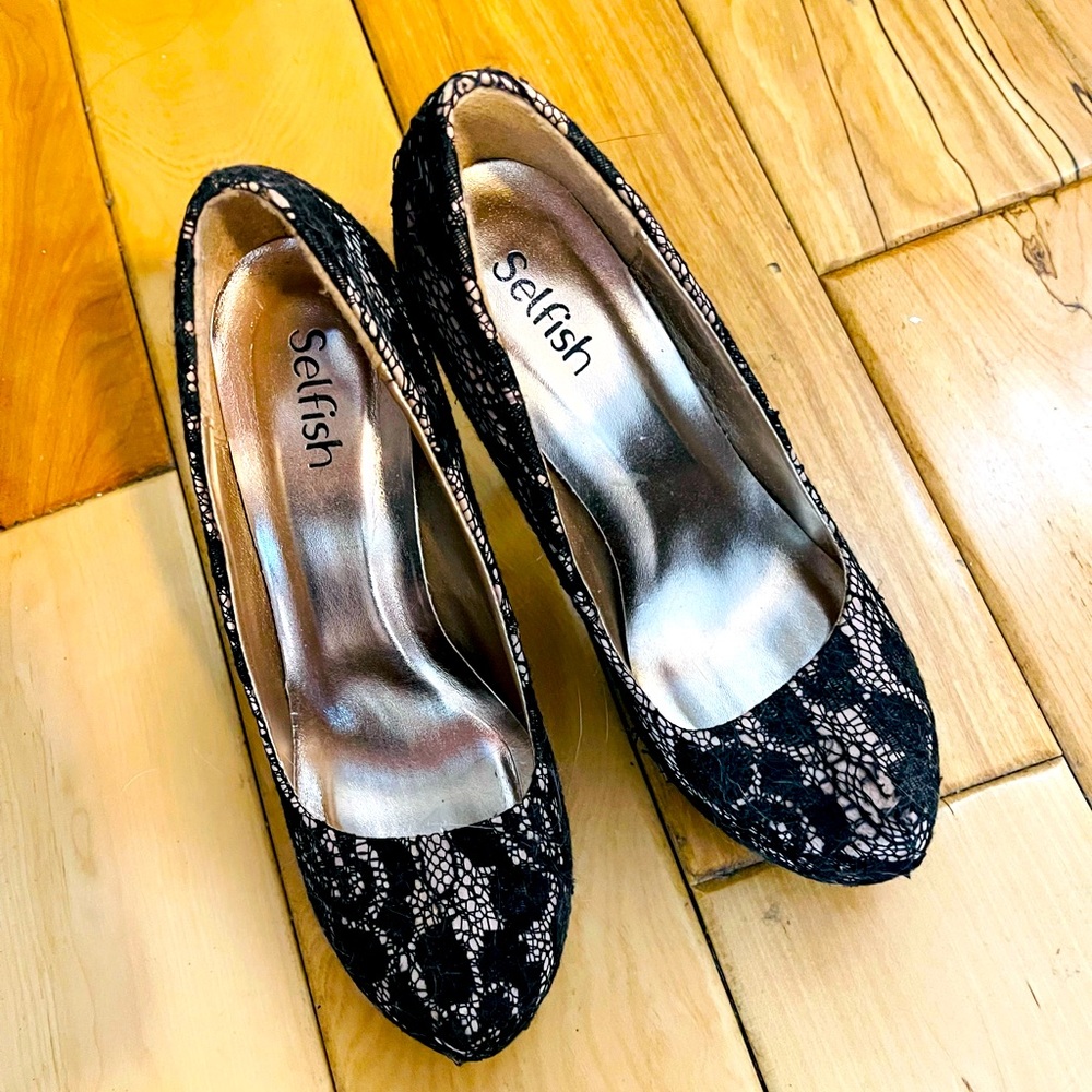 Black Shoes with Lace